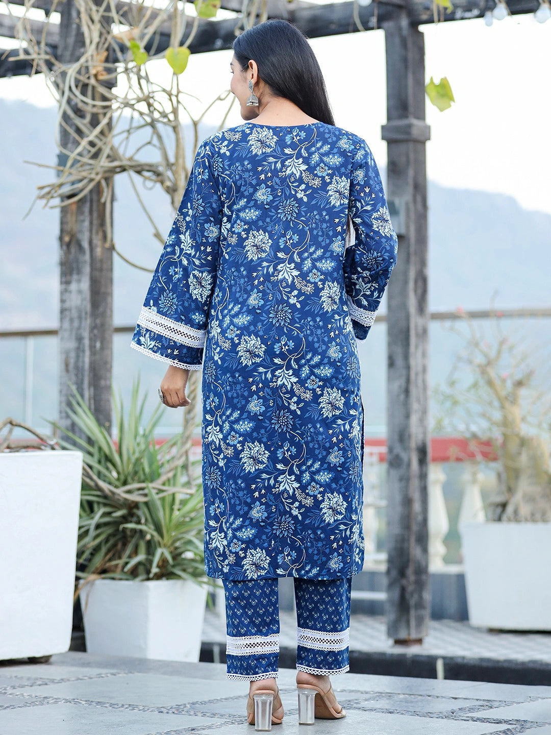 Blue pure Cotton kurta dupatta set with Thread Work detailing