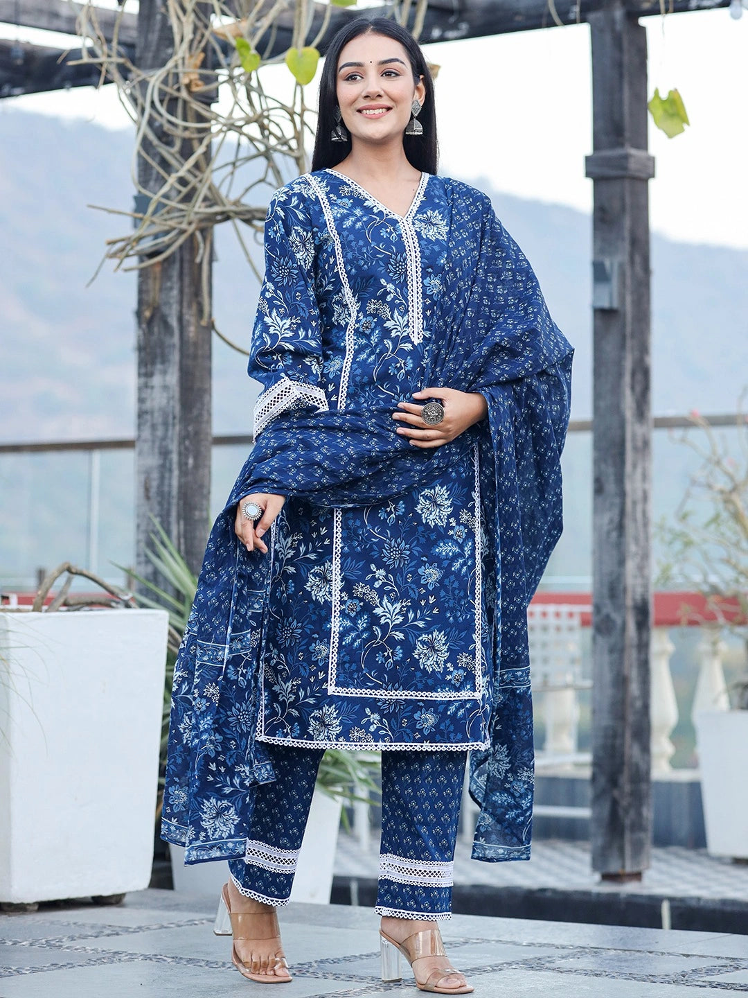 Blue pure Cotton kurta dupatta set with Thread Work detailing