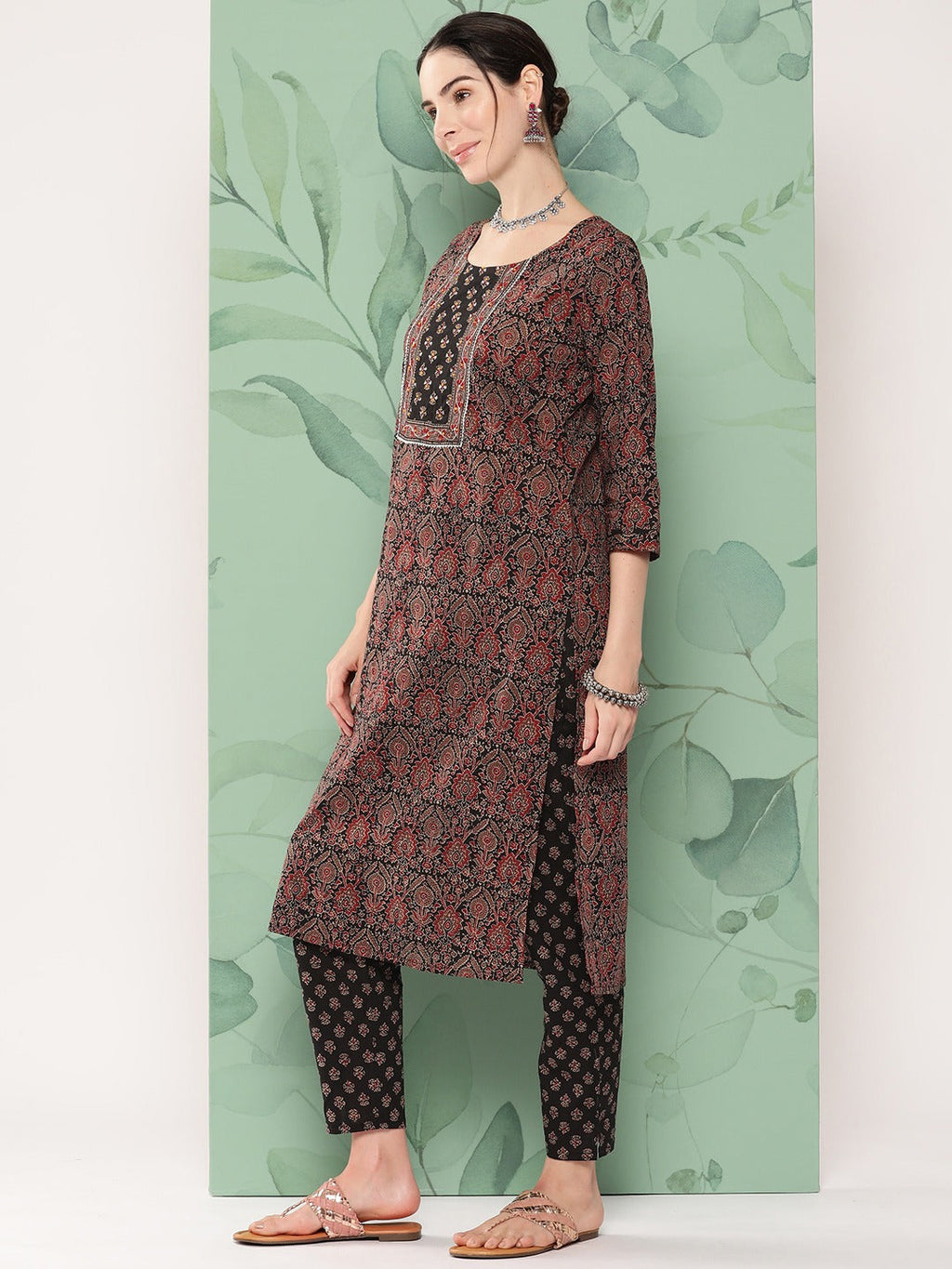 Women Black & Red Floral Printed Pure Cotton Kurta with Trousers & With Dupatta