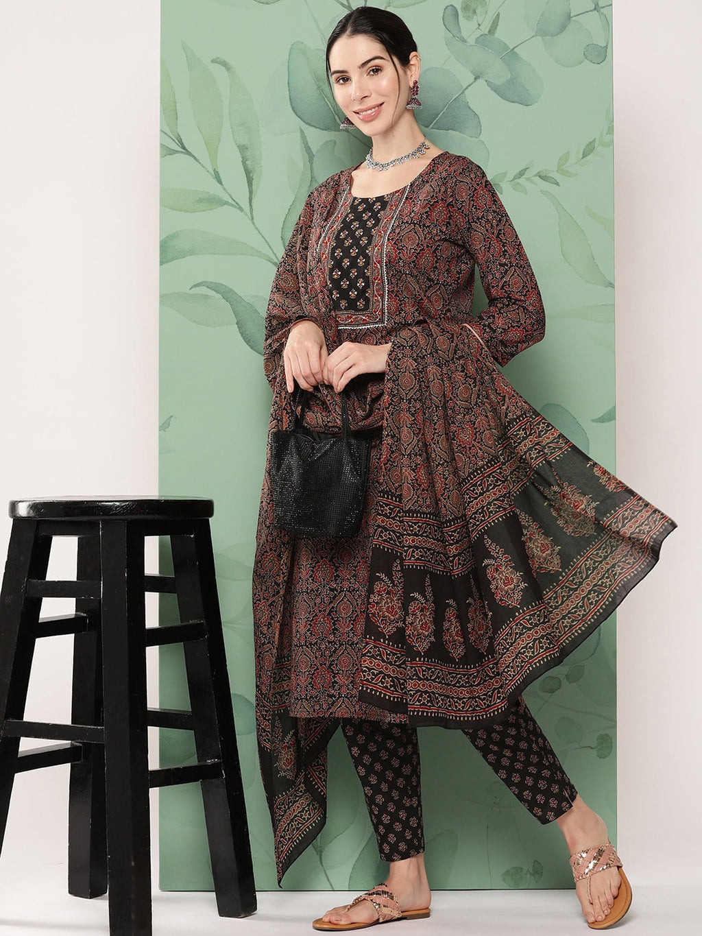 Women Black & Red Floral Printed Pure Cotton Kurta with Trousers & With Dupatta